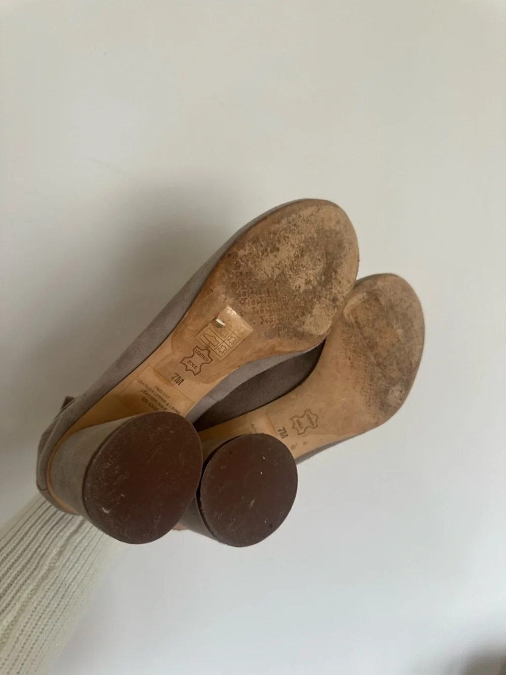 Tory Burch Suede Block Heel Pumps Taupe Size 7M EUC
